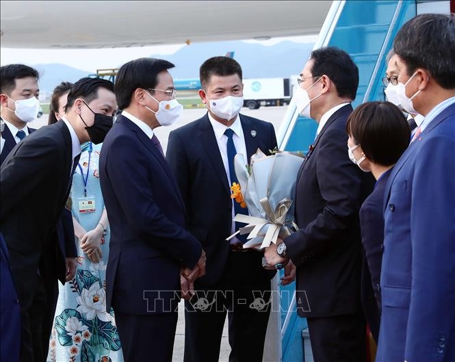 Japanese PM Fumio Kishida begins Vietnam visit